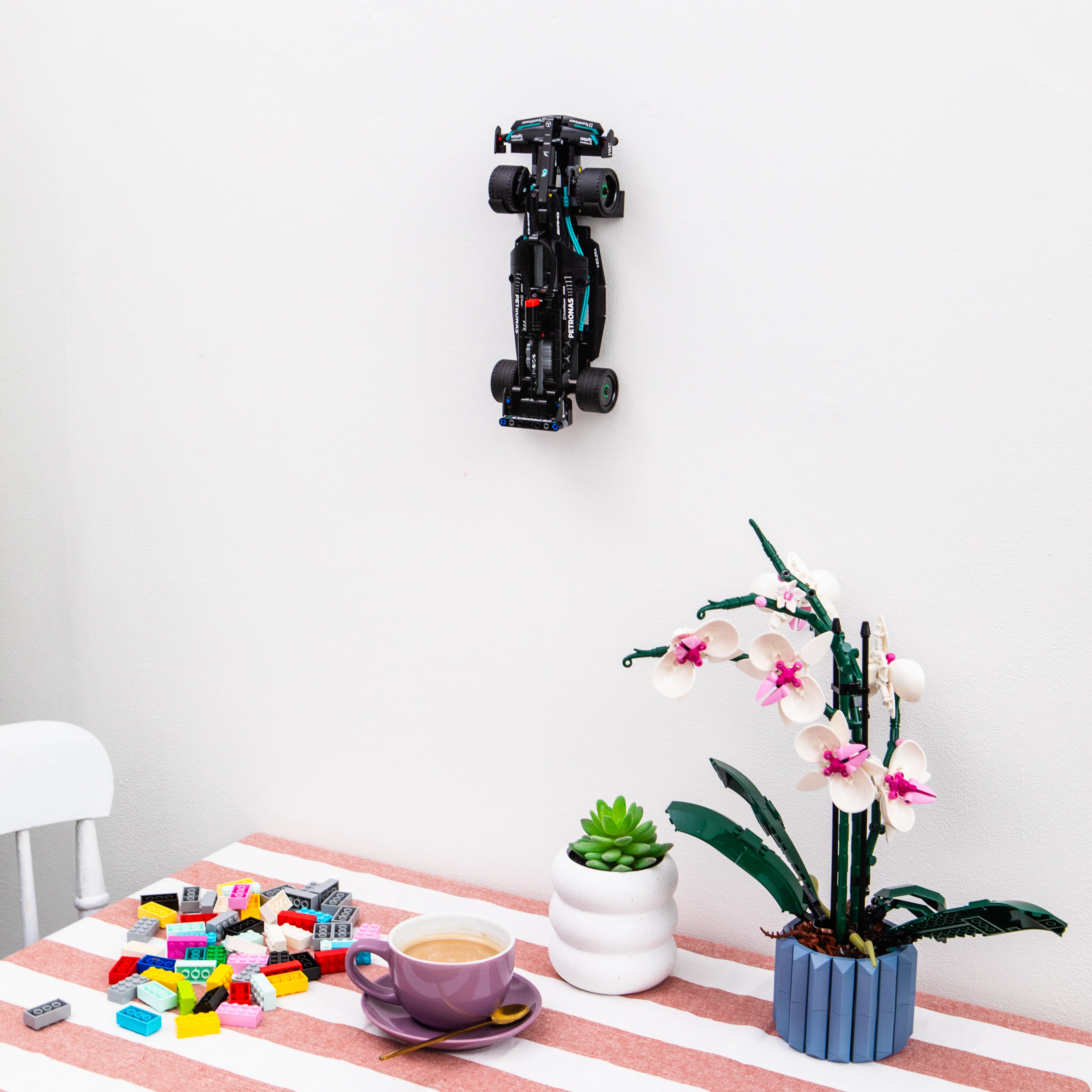 Wall Mount for Lego 42165 Mercedes-AMG F1 W14 E Performance Pull-Back - Image 3