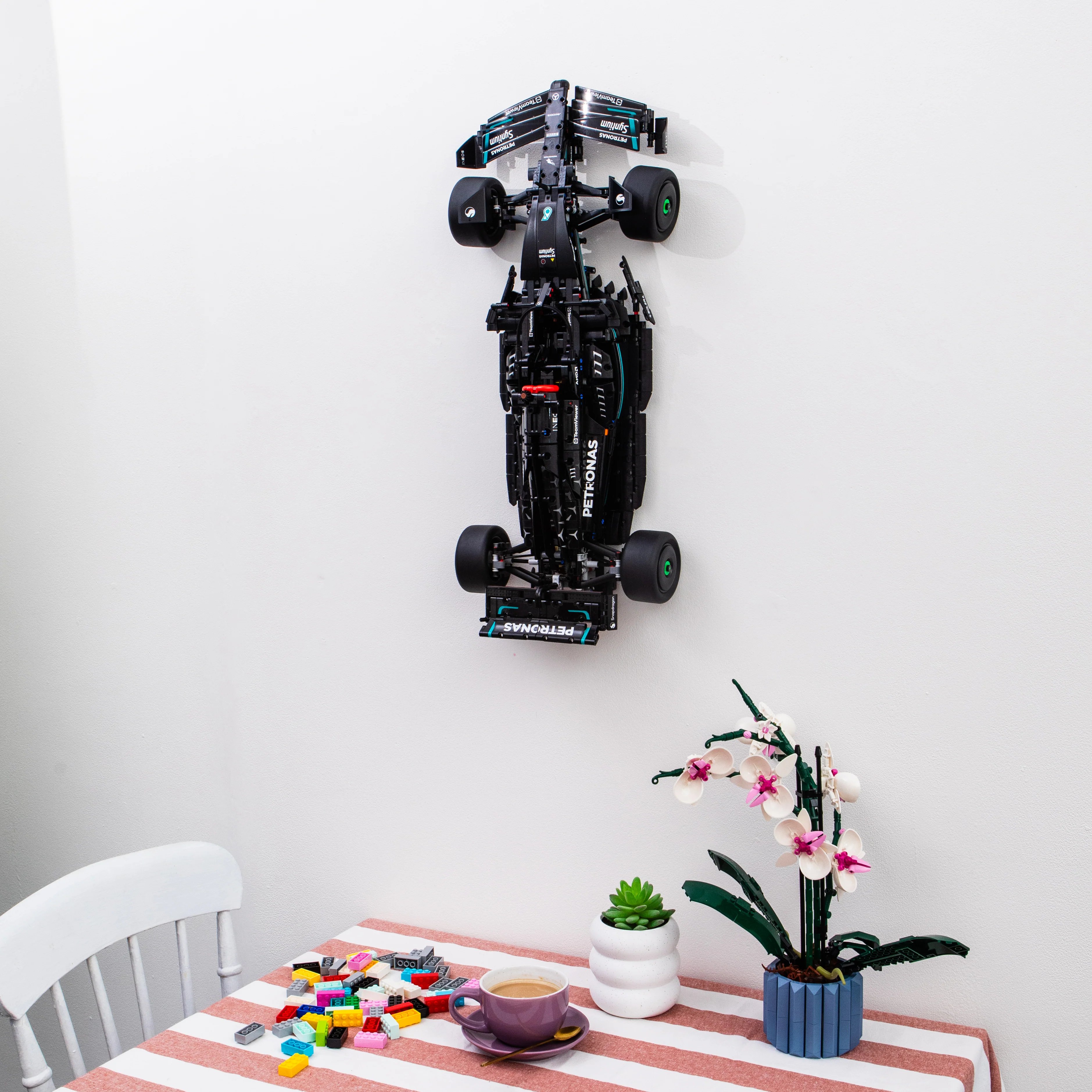 Wall Mount for Mercedes-AMG F1 W14 E Performance - Image 3